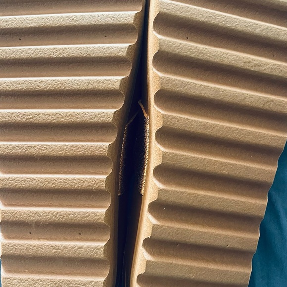 BNWOT Reefs Sandals - Picture 8 of 9